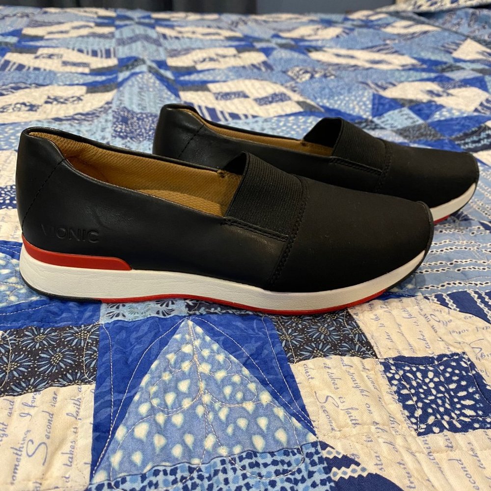 Vionic Cameo Slip-on Sneaker (Black/Red) - Size 7